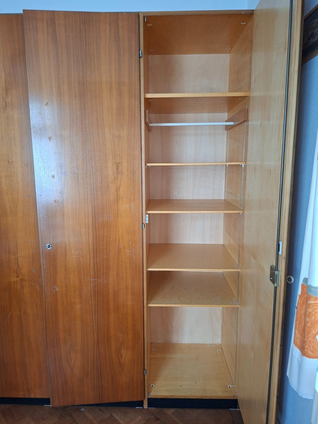 Schränke: Geräumiger Kleiderschrank – Gebraucht aus Baden von mka_dv89 2