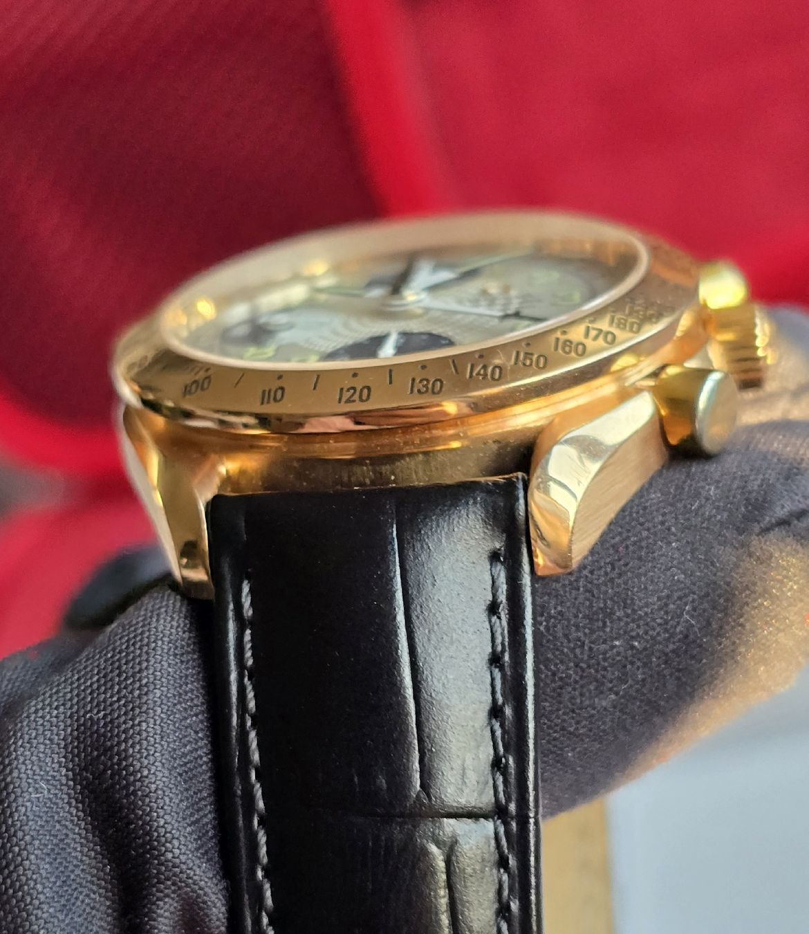 Omega Orologi: Omega Speedmaster Triple Date 18K Gold – Usato da Basel venduto da TimelessWanderer 6