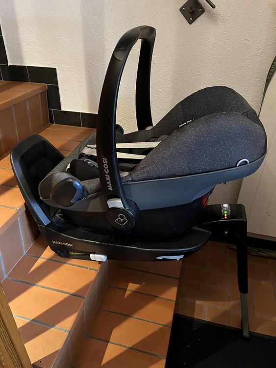 Maxi-Cosi Sièges auto: Maxi Cosi mit Isofix Basis – D'occasion à Wil ZH par Sunshine_411 1