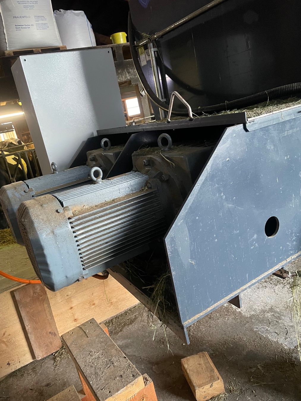 Tutte le macchine: Stationärer voll elektrischer 9m3 Futtermischer – Usato da Waldkirch venduto da mischa007 3