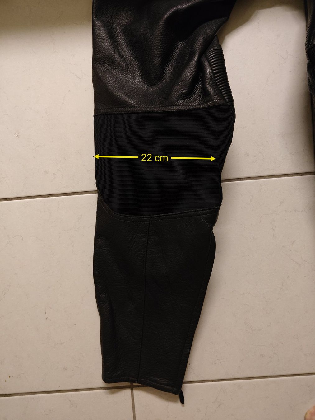 IXS Pantaloni: IXS Motorrad Lederhose Gr. 54 – Usato da Basel venduto da Tiger16 5