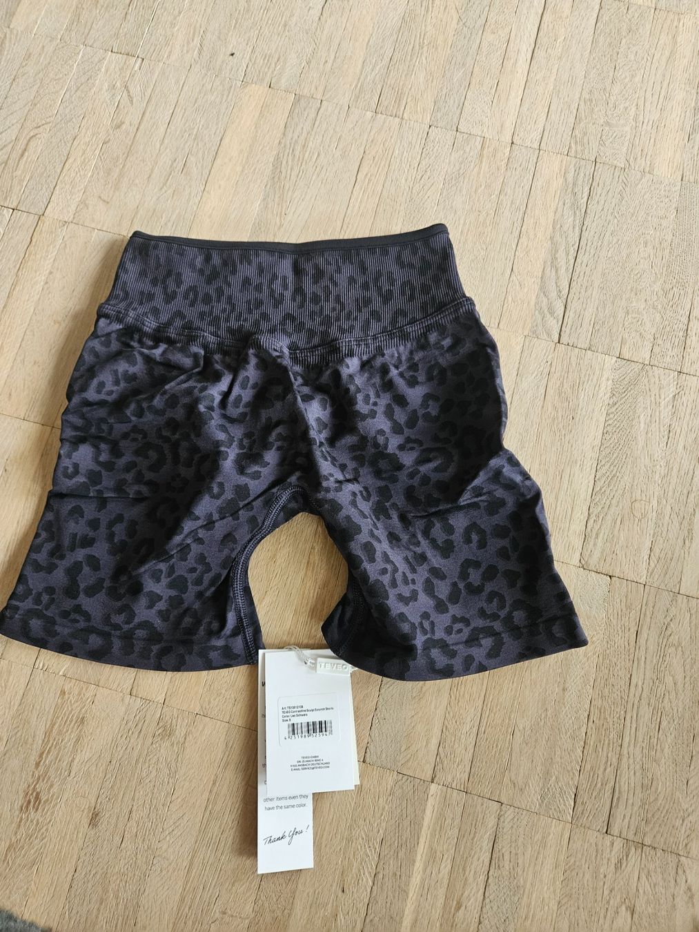 Teveo Hosen: Teveo Constrastline Sculp Scrunch Shorts Gr. S – Neu und originalverpackt aus Utzigen von estrela11