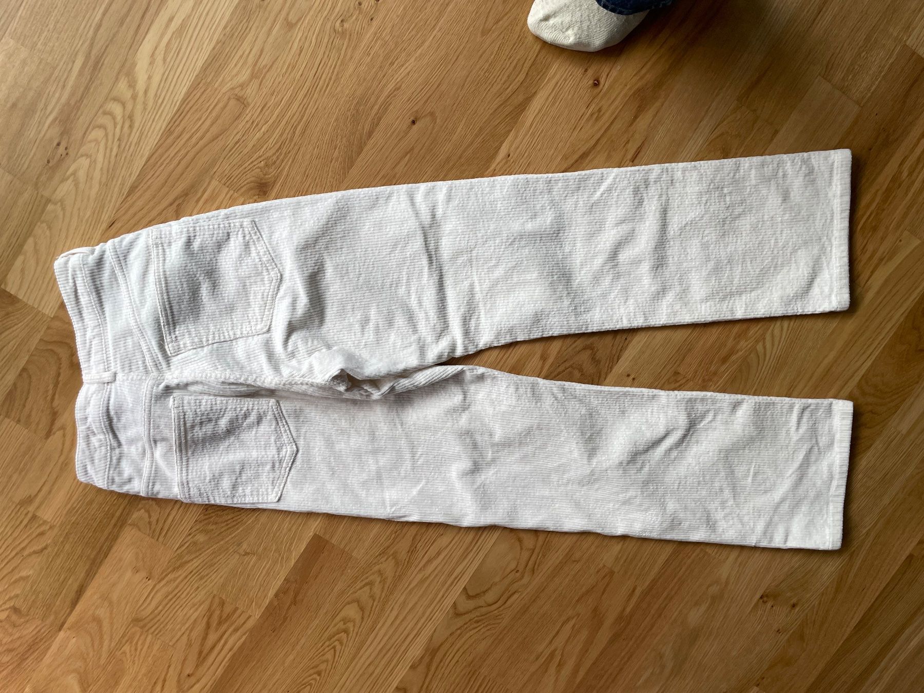 Weekday Pantaloni: Weekday Rowe Cord Trousers White – Usato da Zürich venduto da j.peter22 2