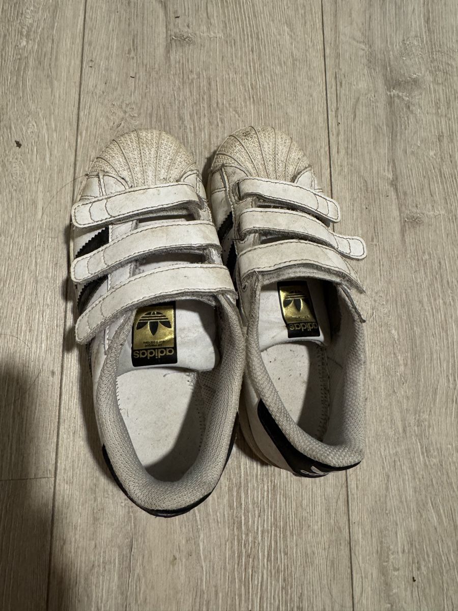 Adidas Chaussures hommes: Adidas Superstar Gr. 33.5 – D'occasion à Basel par mimi8668 2