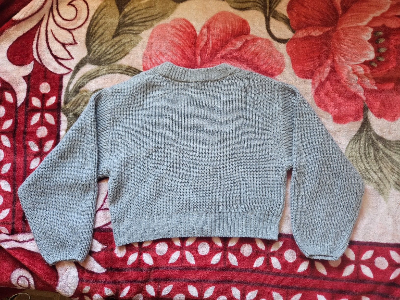 H&M Gilet & Giacche senza maniche: Cardigan en maille gris H&M – Usato da Les Acacias venduto da minnie6 2