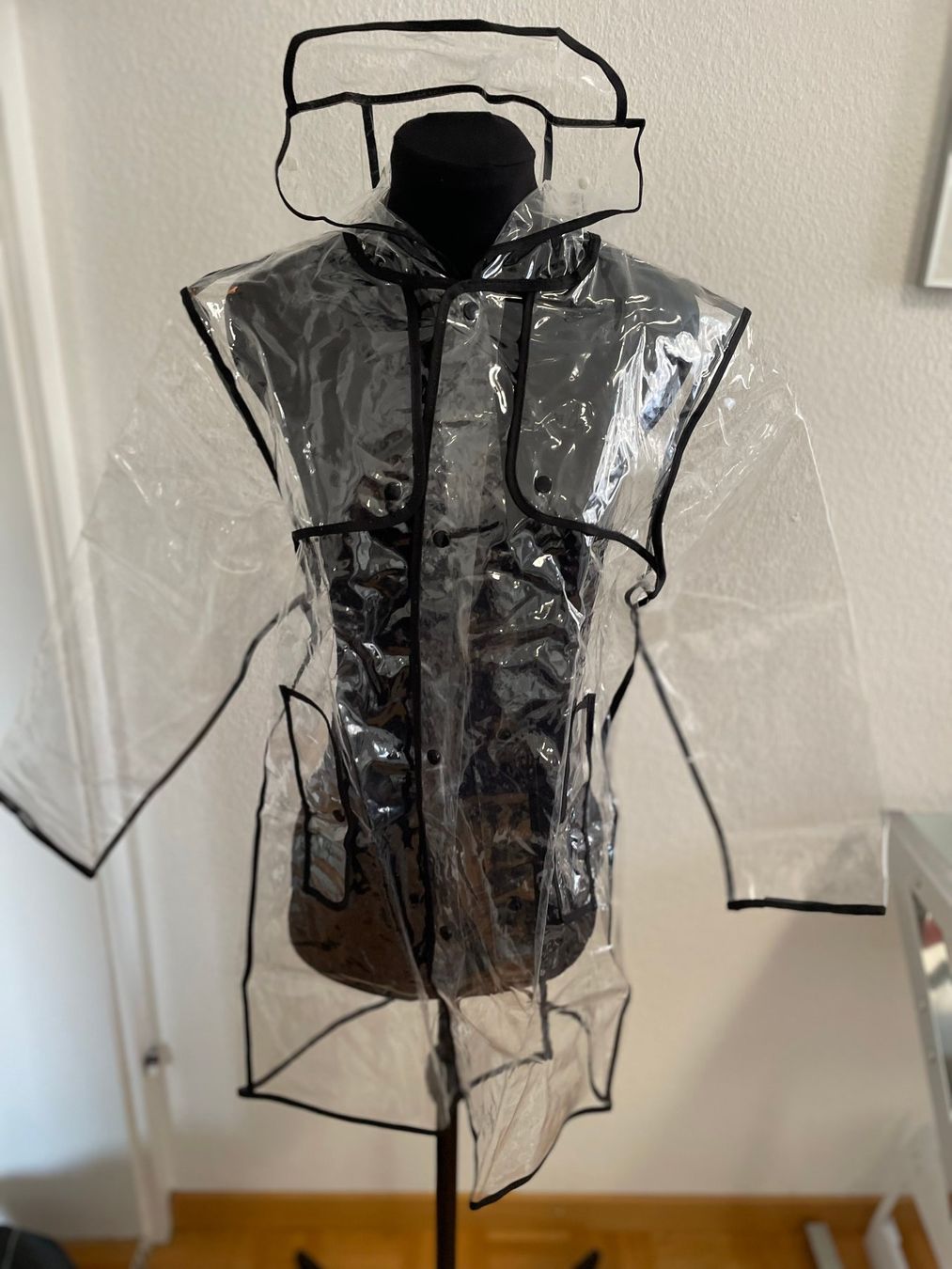 Jacken: Transparente Regenjacke neu ungetragen – Gebraucht aus Stäfa von wedapina