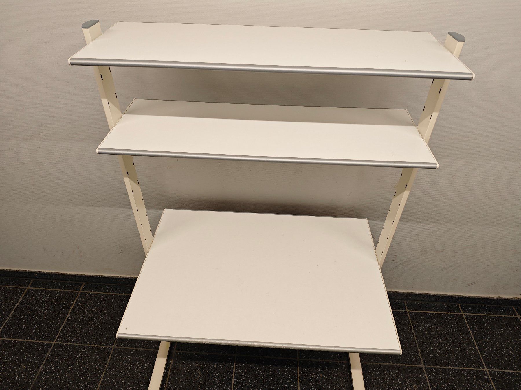 Ikea Scrivanie: IKEA Fredrik Kinderschreibtisch – Usato da Uster venduto da vtosevski 2