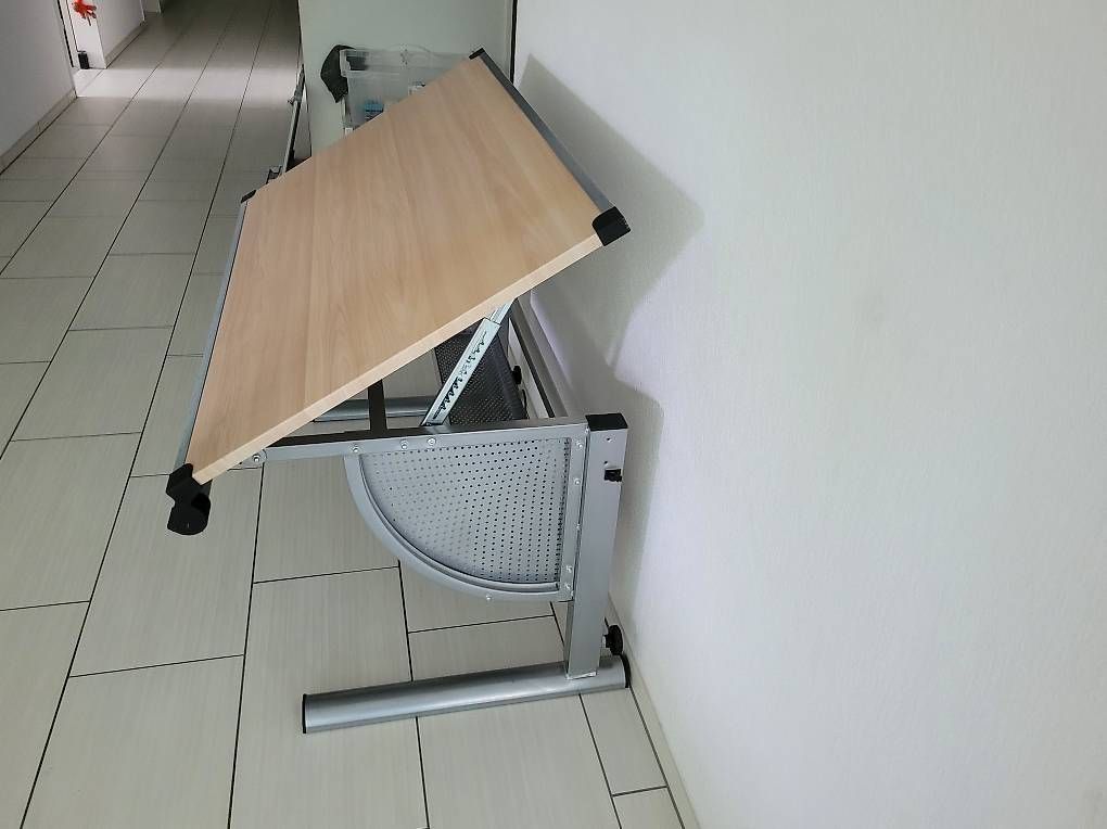 Scrivanie: Kinderschreibtisch höhenverstellbar  – Usato da Aarburg venduto da Vagos