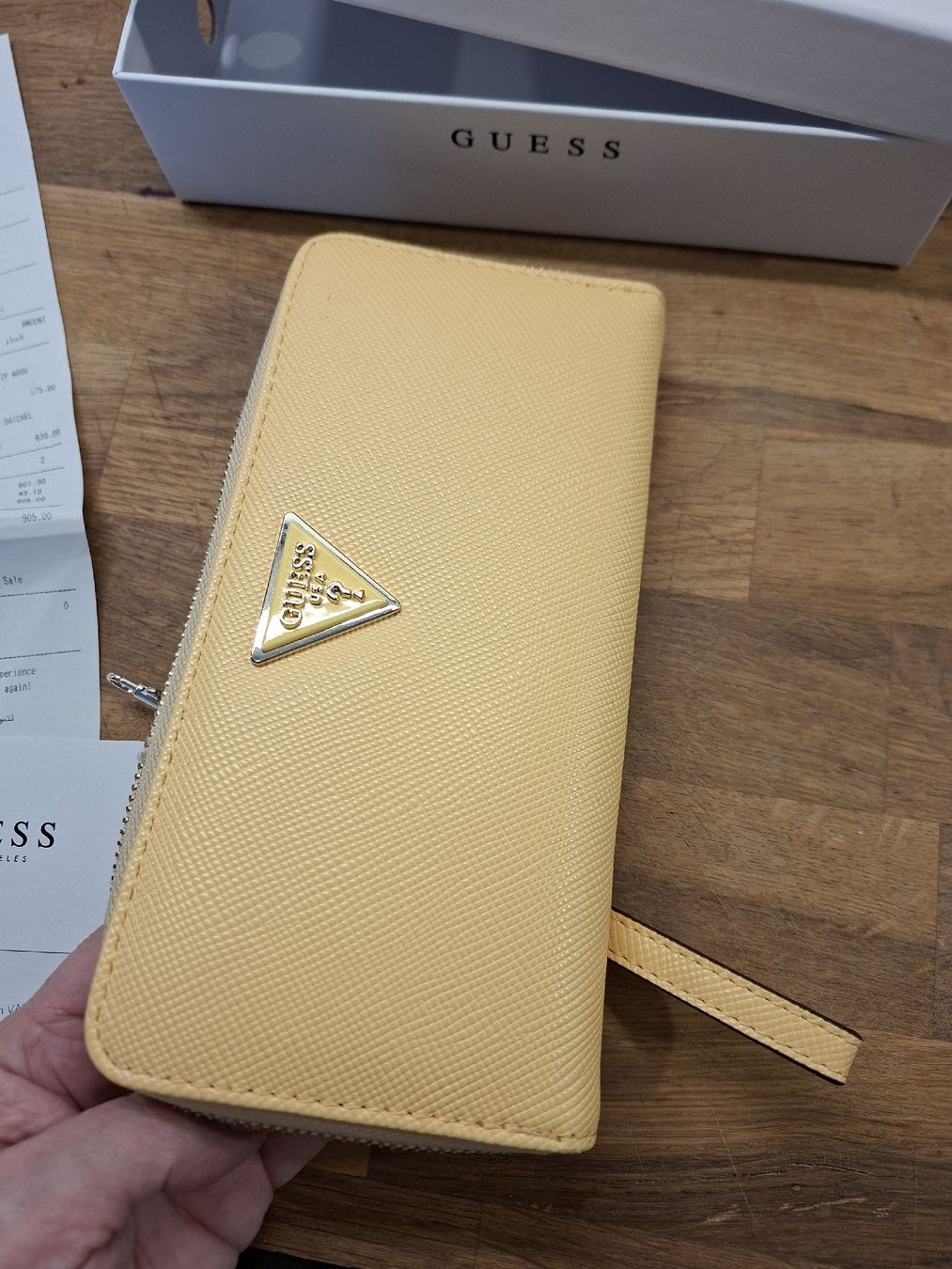 Guess Portamonete: Guess Portemonnaie Apricot – Usato da Meinisberg venduto da MartinaM1972 2