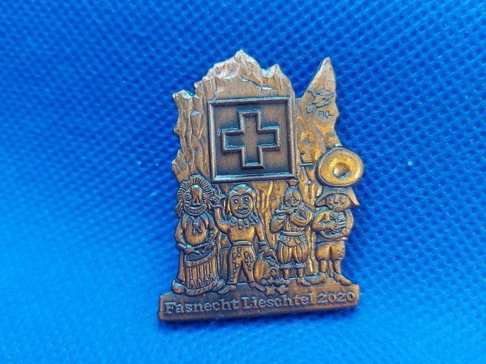 Placchette & Badge: FASNECHT Lieschtel 2020 Abzeichen – Usato da Bassersdorf venduto da antikvintage