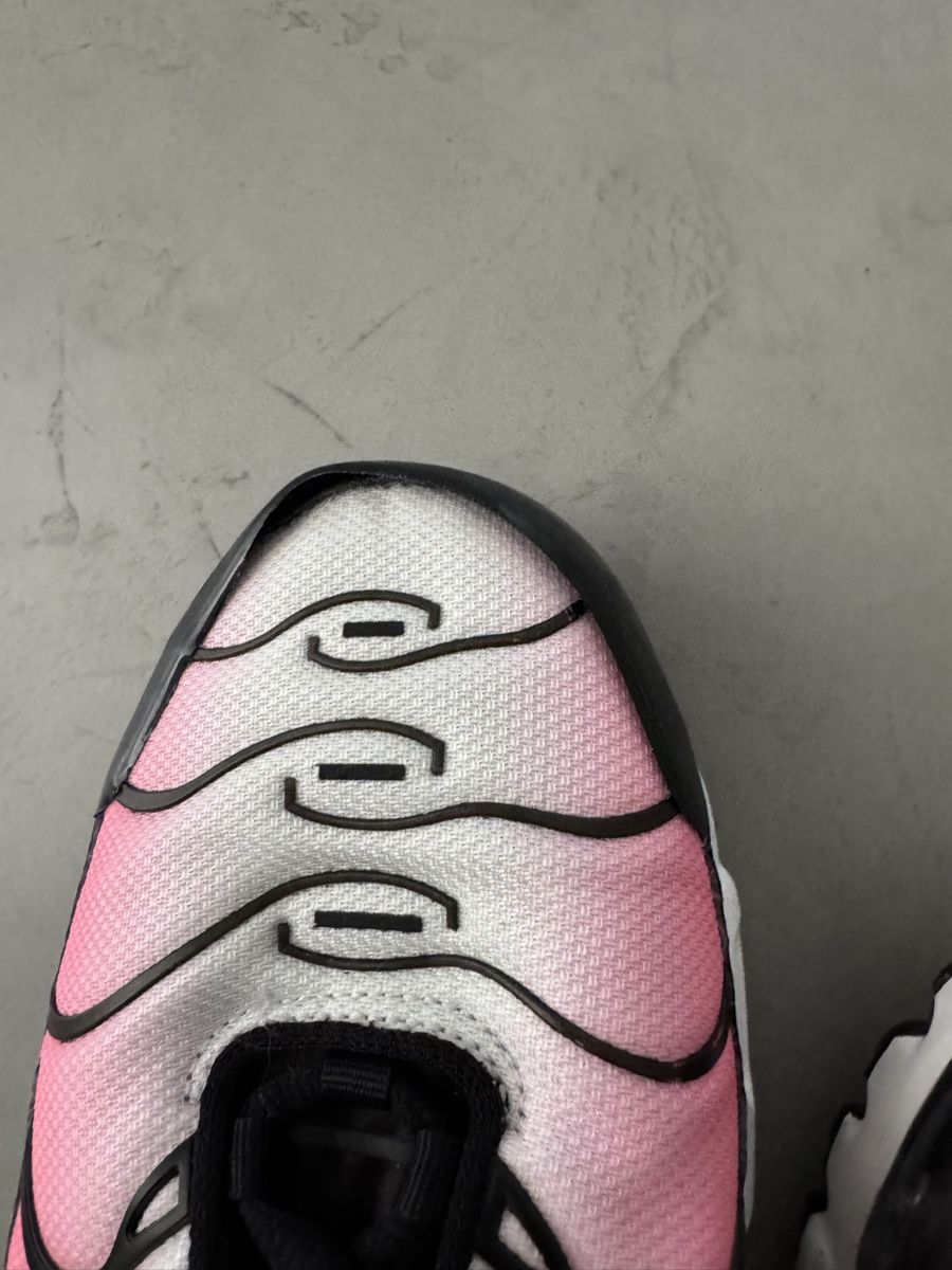 Nike Scarpe da uomo: Nike Air Max Plus TN SE Taille 44 Rose Blanc Noir – Usato da Fribourg venduto da Veronique22 3