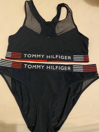 Tommy Hilfiger Badeanzug, Grösse M, neuwertig!