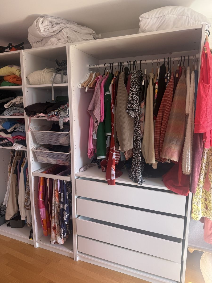 Ikea Porte manteau: IKEA PAX Kleiderschrank mit KOMPLEMENT Ausstattung  – D'occasion à Bern par eva_5trl 1