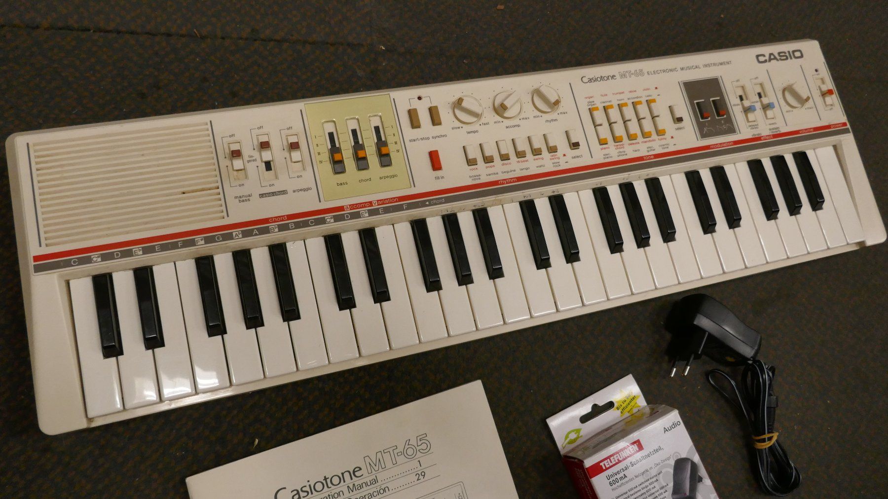 Casio Instruments de musique: Casio MT-65 Keyboard – D'occasion à Wenslingen par FairlightCMI