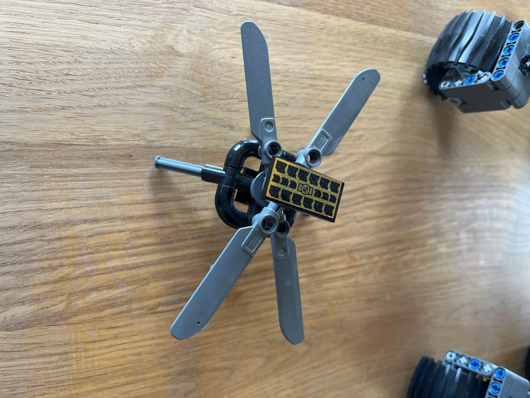 Lego Spielzeuge: LEGO Technic Mars Rover Perseverance Modell aufgebaut – Gebraucht aus Nuglar von yve_8zdn 3