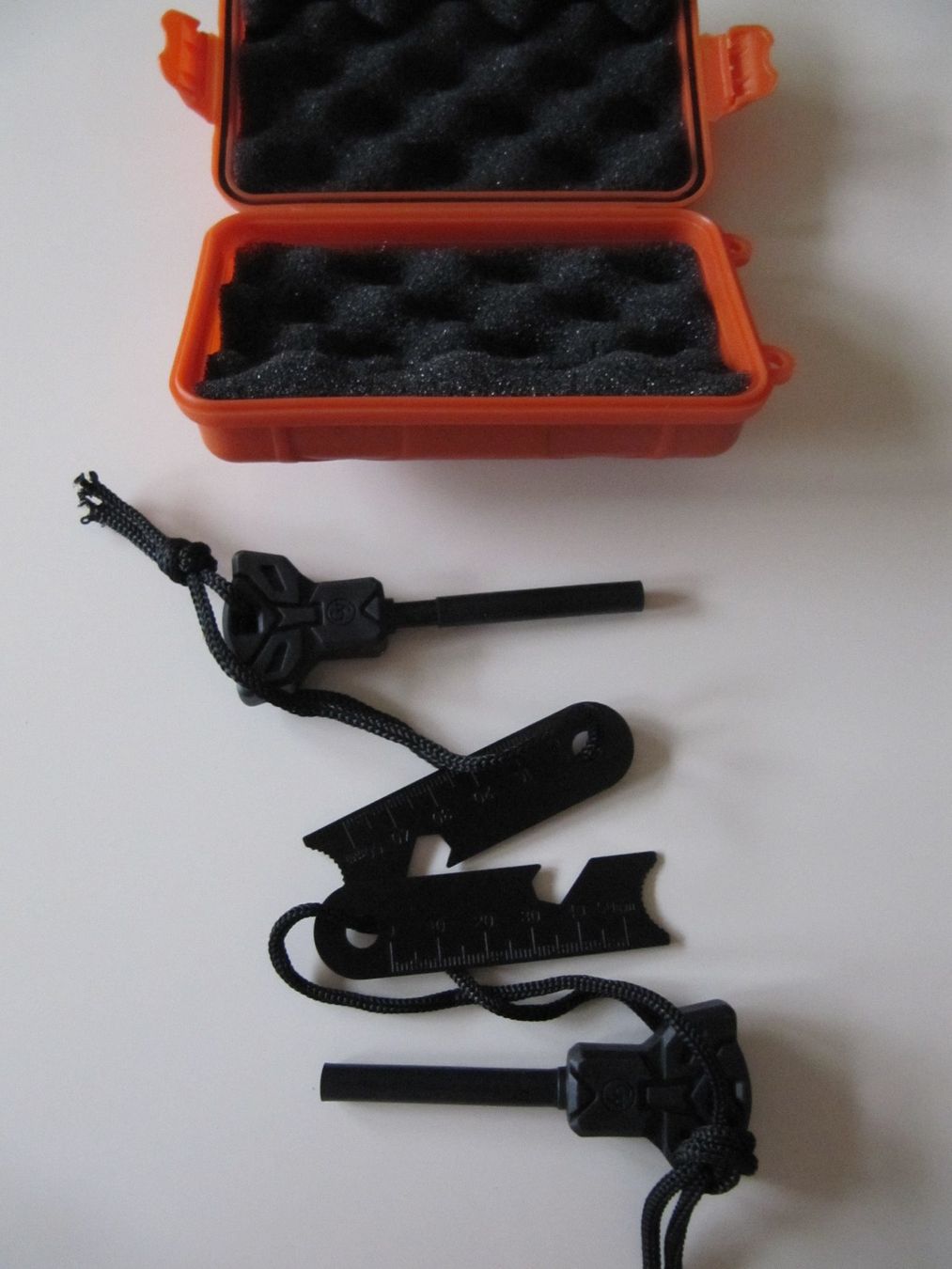 Tutti gli attrezzi: Outdoorbox mit 2  Feuerstarter – Nuovo (secondo la descrizione) da Basel venduto da Kuba2 3