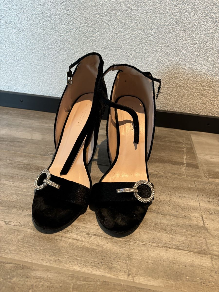 Scarpe da donna: schwarze offene Zehen-Pumps Größe 40 – Nuovo (secondo la descrizione) da Dübendorf venduto da eli_dt6x 1