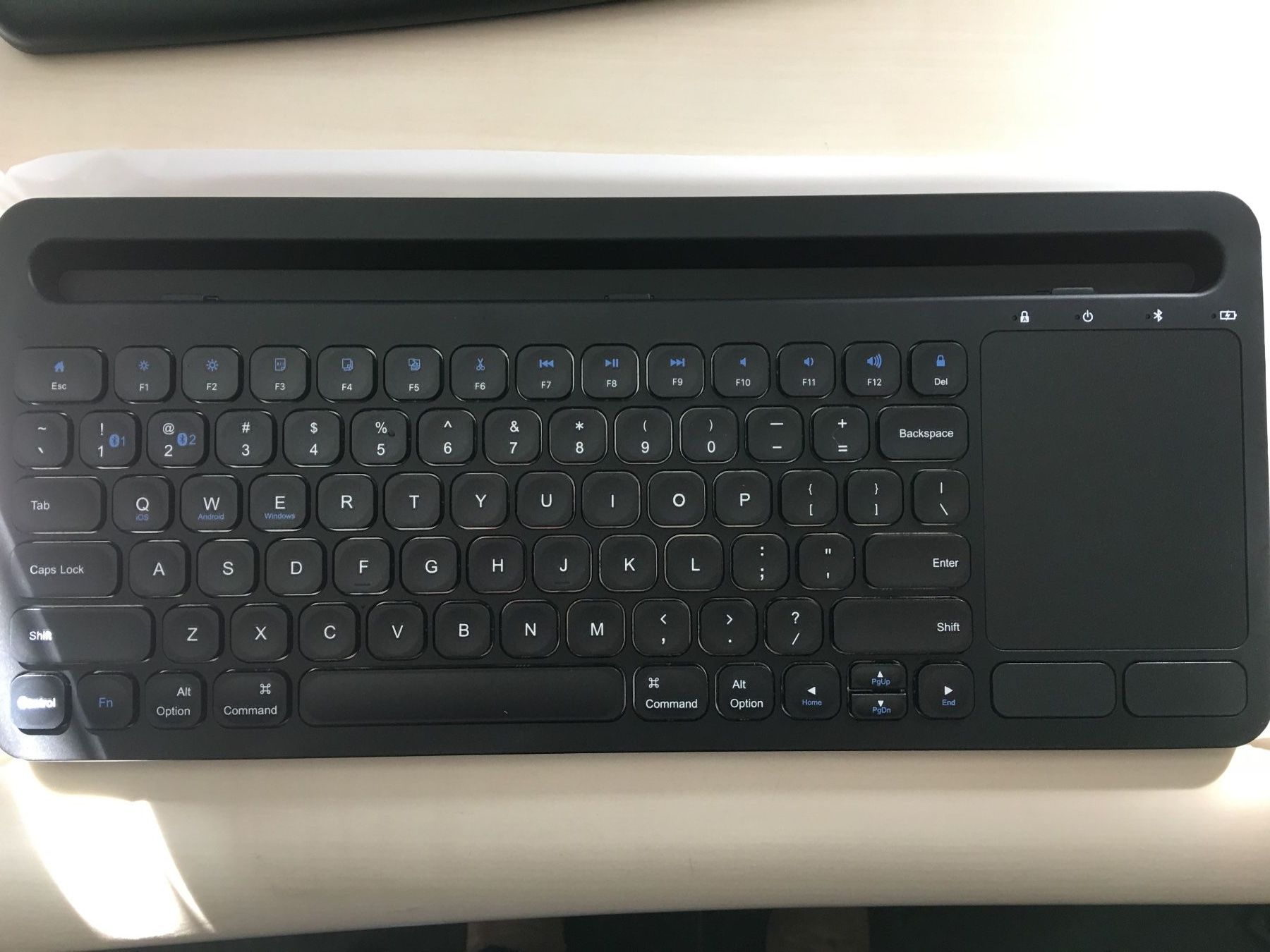 Tastiere: Cradle Wireless Keyboard: Neuwertig & Praktisch! – Usato da Olten venduto da ELHANDEL 1