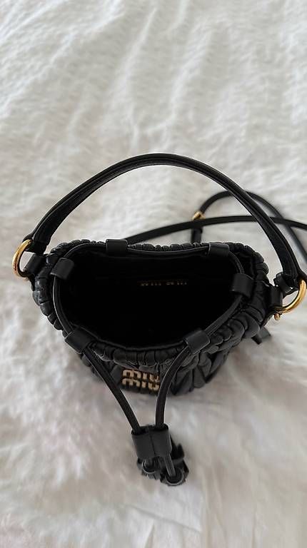 Sacs femmes: MiuMiu Bag, schwarz  – D'occasion à Luzern par GiLu007 1