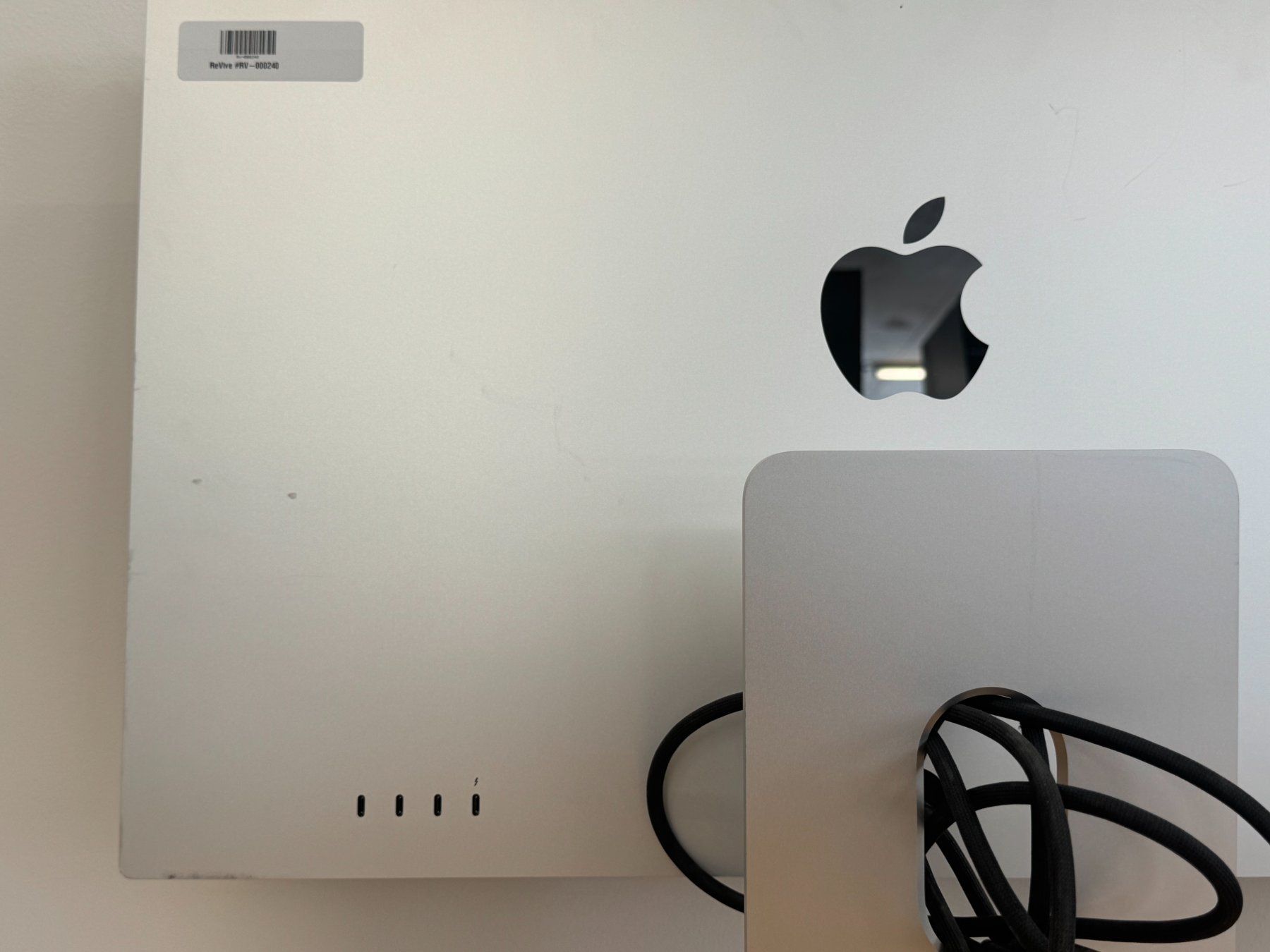 Apple Ecrans: Apple Studio Display 27' Zoll mit Kabel DEFEKT – Défectueux à Ebmatingen par Revivetrade 4