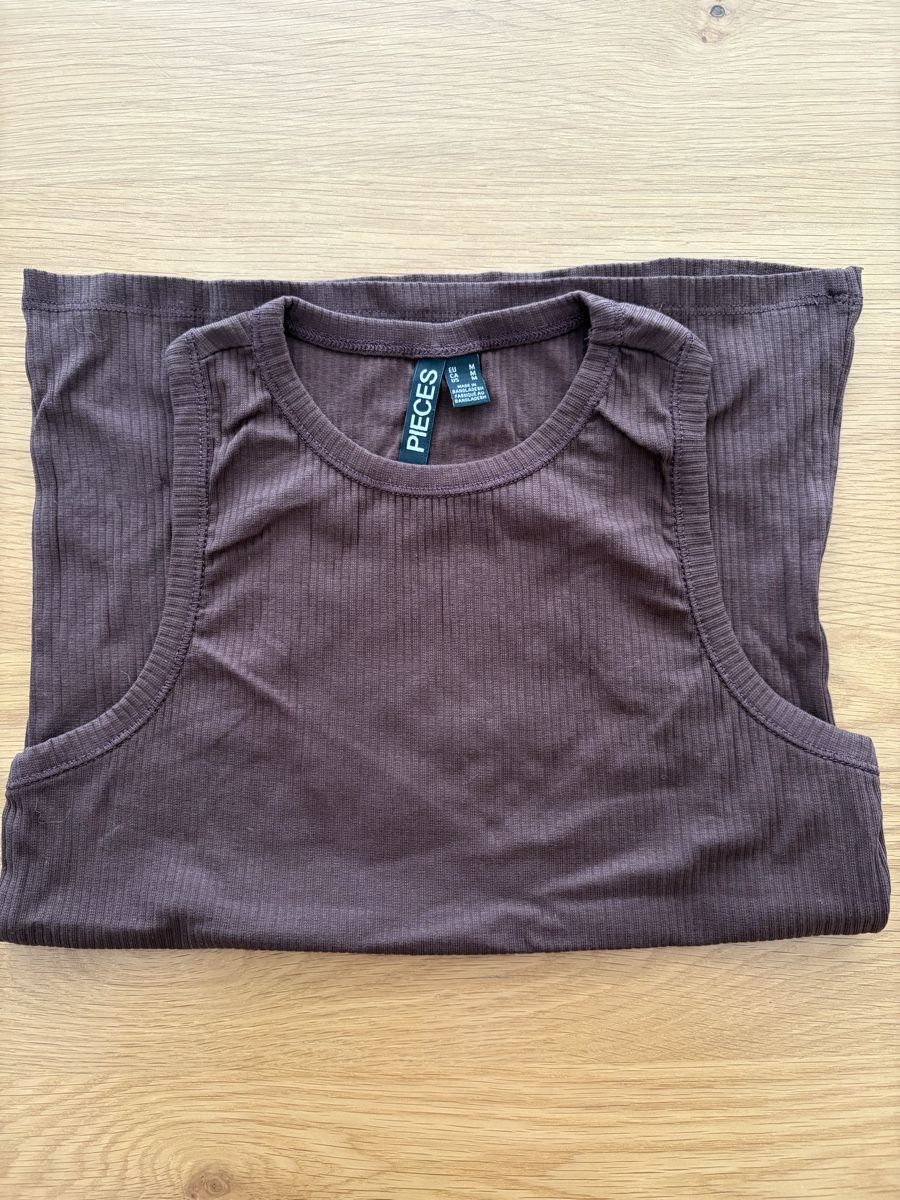 Pieces T-shirt: Canotta PIECES taglia M – Usato da S. Antonino venduto da LIKA91