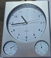 Uhr mit Temperatur- und Feuchtigkeitsanzeige