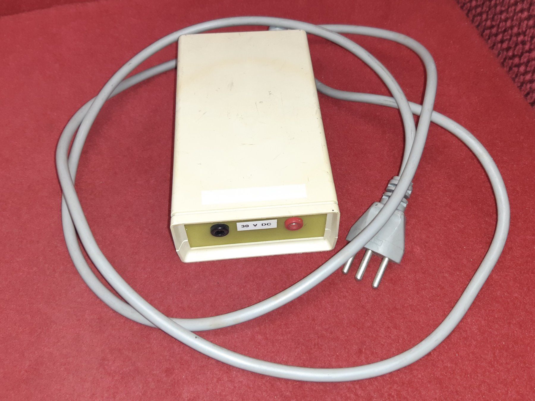 Componenti elettronici: Netzgerät, ca. 32V ! Mit Ringkern - Trafo! – Usato da Lohn-Ammannsegg venduto da Molch7 1