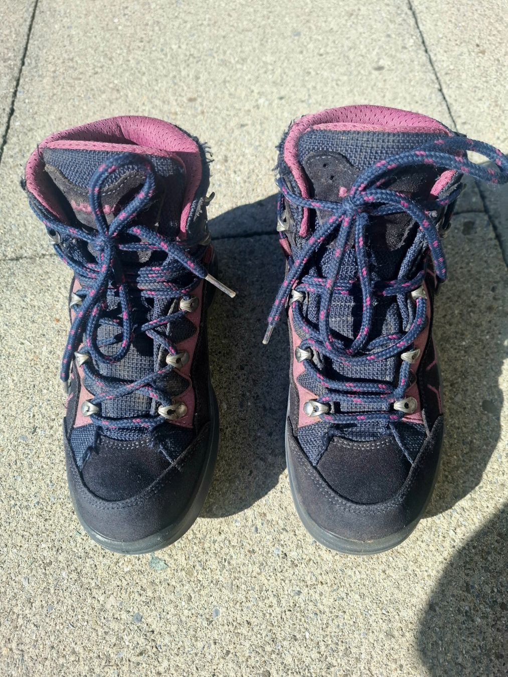Lowa Scarpe per ragazze: LOWA Trekking-Schuh Gr. 33 – Usato da Willisau venduto da mimibimi 1