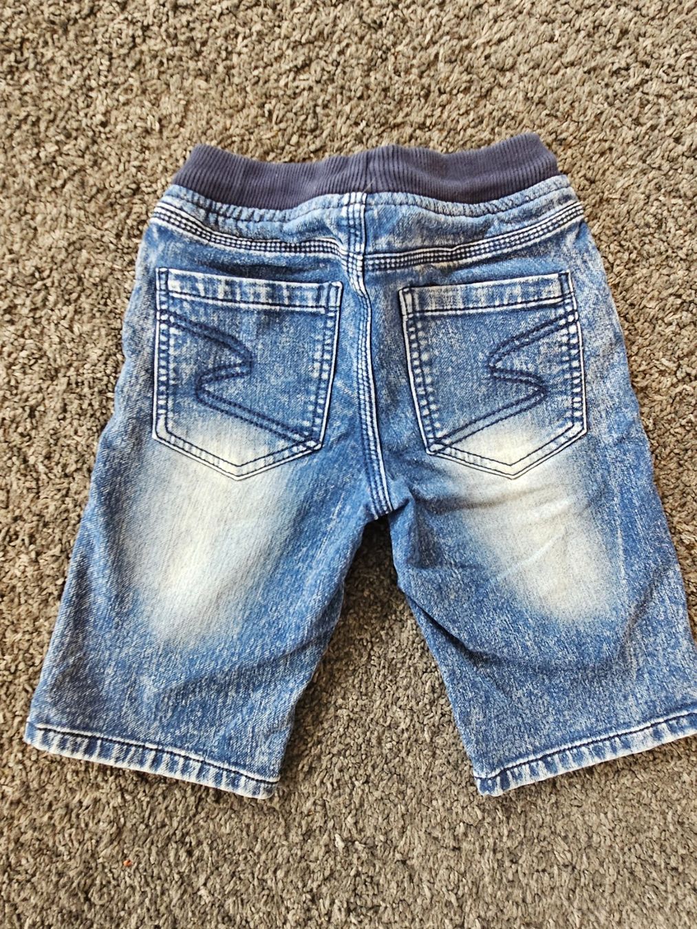 Pantaloni: Kurze Shorts Grösse 116 – Usato da Marthalen venduto da Himbeersugus 1