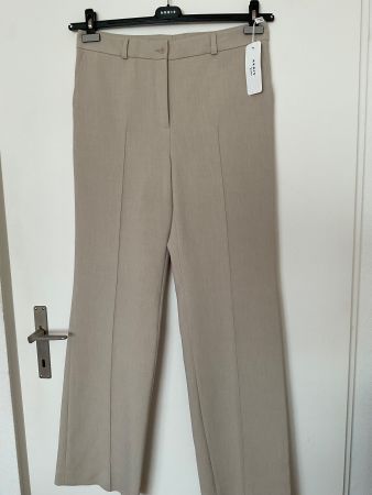 AKRIS Punto Hose Gr 40 beige NEU Kaufetikette NP 519