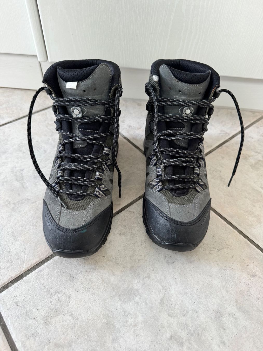 Lowa Scarpe da uomo: Lawa Wanderschuhe Gr 41 – Usato da Frauenfeld venduto da lind11 1