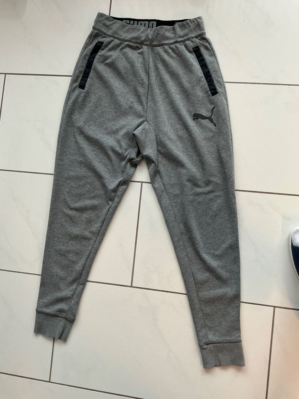 Puma Pantaloni: Trainerhose Puma Gr.S – Usato da Biel-Benken BL venduto da Sahra1