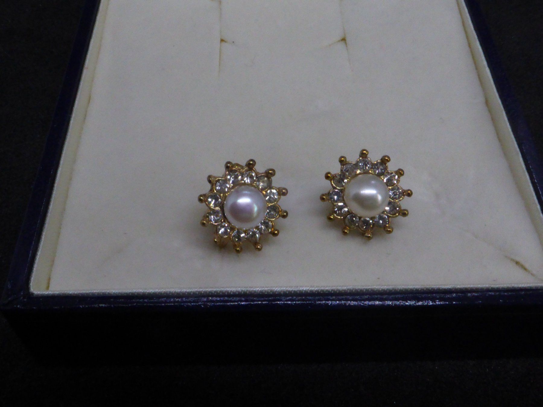 Altri gioielli: Ensemble collier et boucles d'oreilles avec perles et strass – Usato da Porrentruy venduto da Tic-Time 9