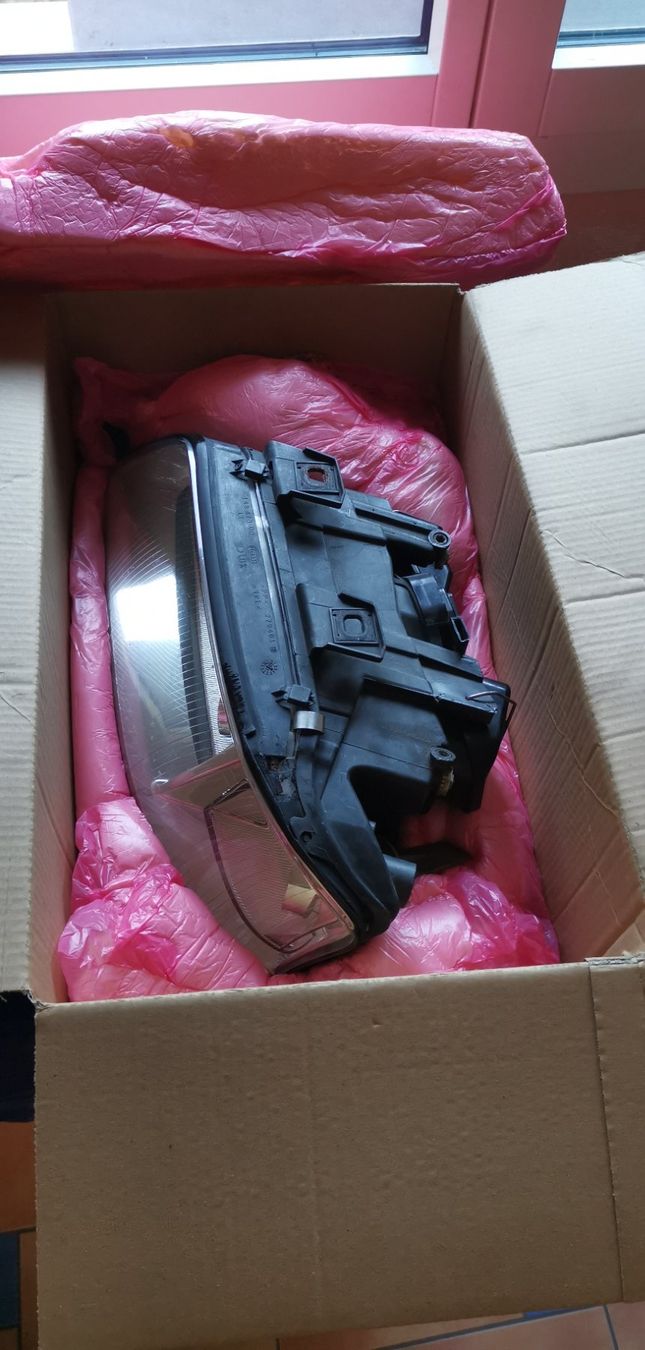 Audi Fari: Audi A6 4b Avant 2001 Scheinwerfer Set Links + Rechts – Usato da Haslen GL venduto da skullch