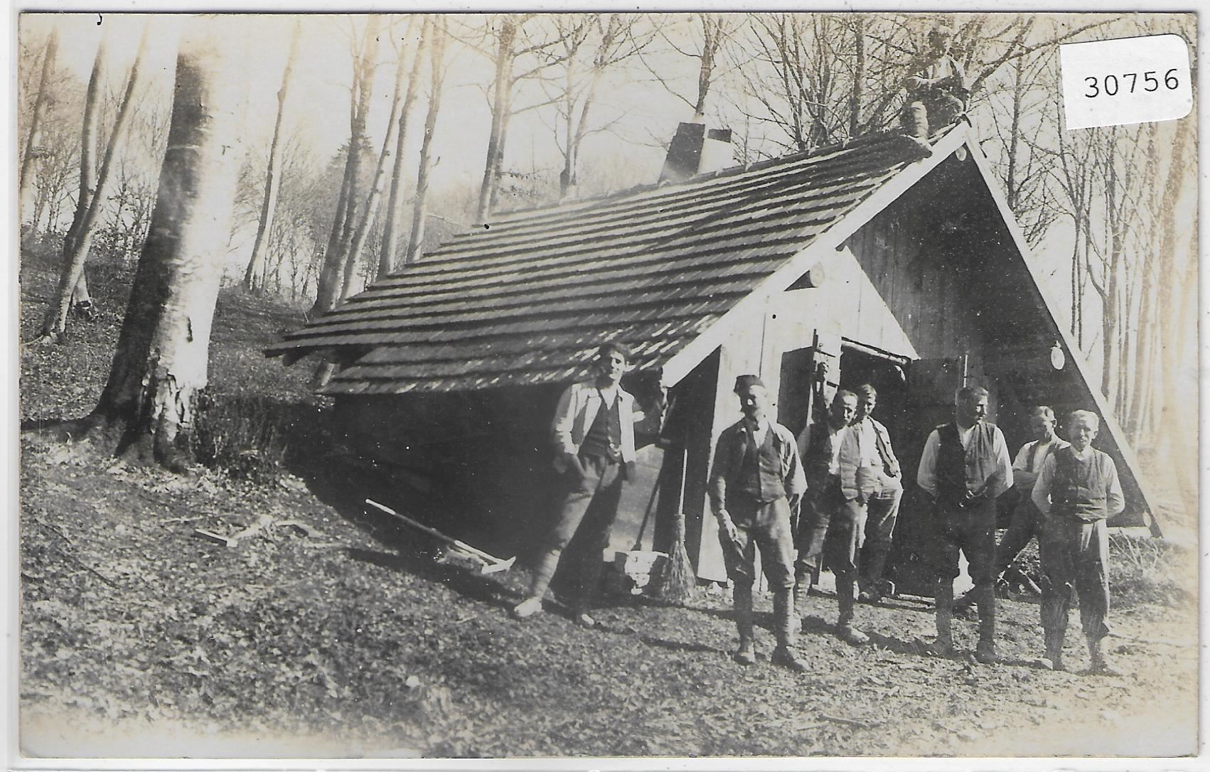 Cartoline postali: Waldhütte mit Strassenarbeiter – Usato da Ettingen venduto da Kartenplanet