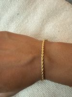 Paul Valentine- Goldfarbenes Armband gedreht