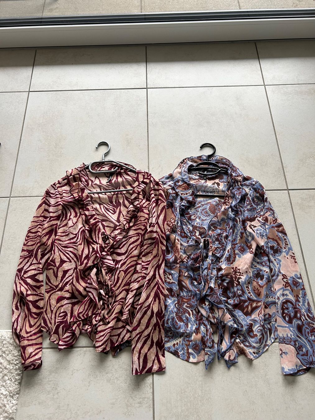 Camicette: Lot de deux blouses semi-transparente – Usato da Courrendlin venduto da loko2910