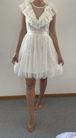 Weisses Kleid mit Tupfen und Rüschen, Grösse 36👗