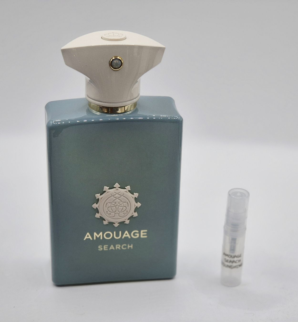 Amouage Profumi & Eau de Toilette: 2 ml AMOUAGE SEARCH ABFÜLLUNG – Nuovo (secondo la descrizione) da St. Gallen venduto da CaliSunshine