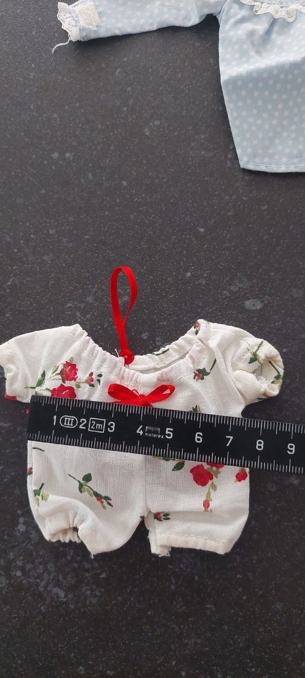 Bambole: Kleine Puppenkleidchen – Usato da Muri AG venduto da nindo1 7
