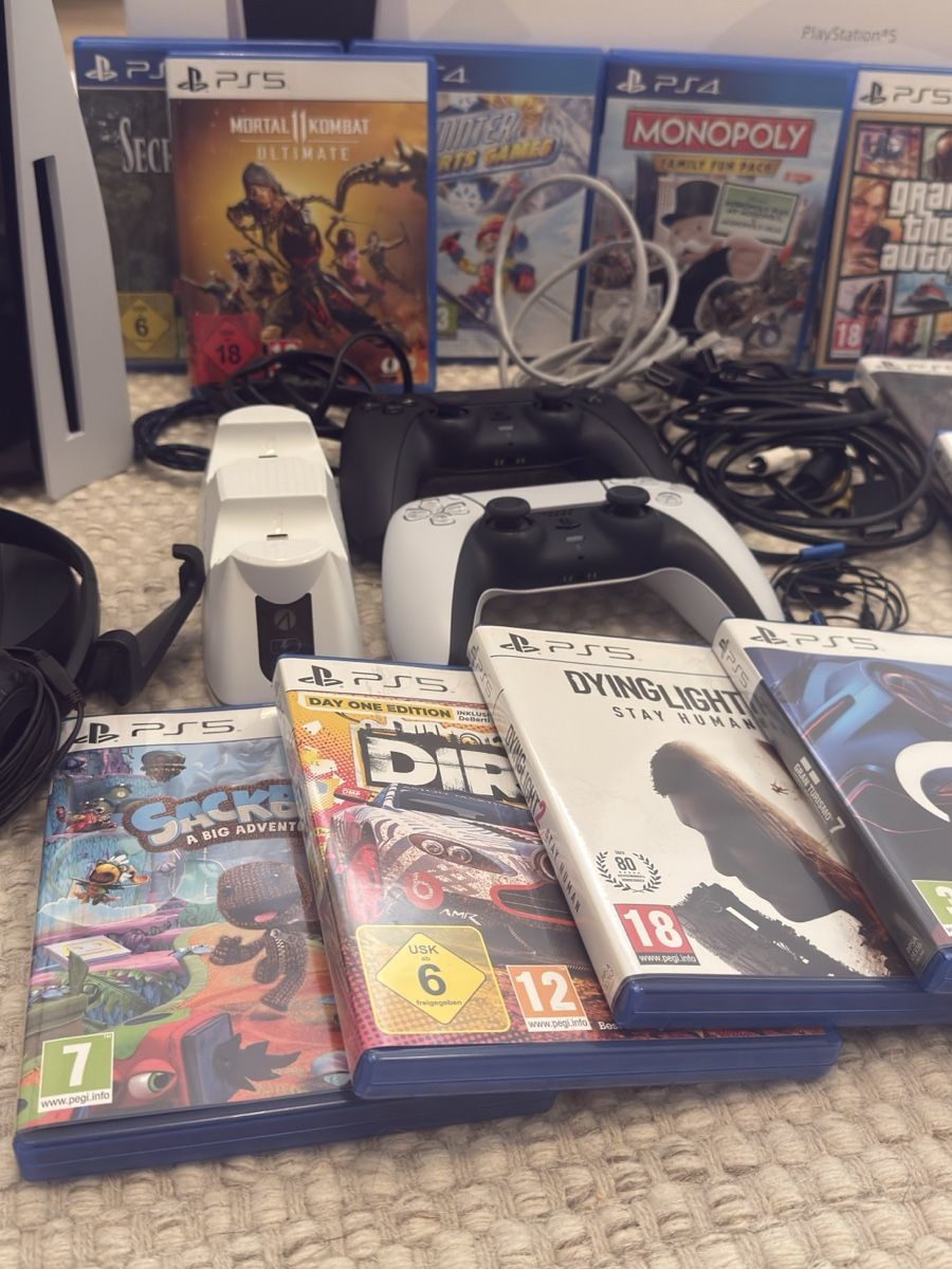 Sony Konsolen: 🎮 PS5 Disc + 2 Controller + 12 Spiele + Headset – Gebraucht aus Uster von sand.set 4