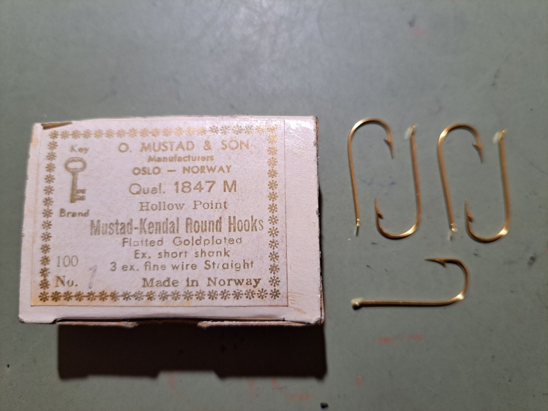 Verstärker: 100 Mustad 1847M n° 1 – Neu und originalverpackt aus Fribourg von versus702