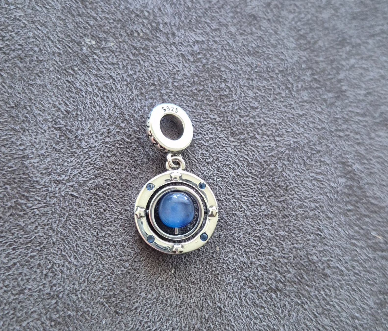 Ciondoli: Silber Charm drehbare Galaxy +Garantie – Nuovo (secondo la descrizione) da Rotkreuz venduto da Carbone_Bijou-Shop