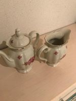 2 Krüge aus Porzellan