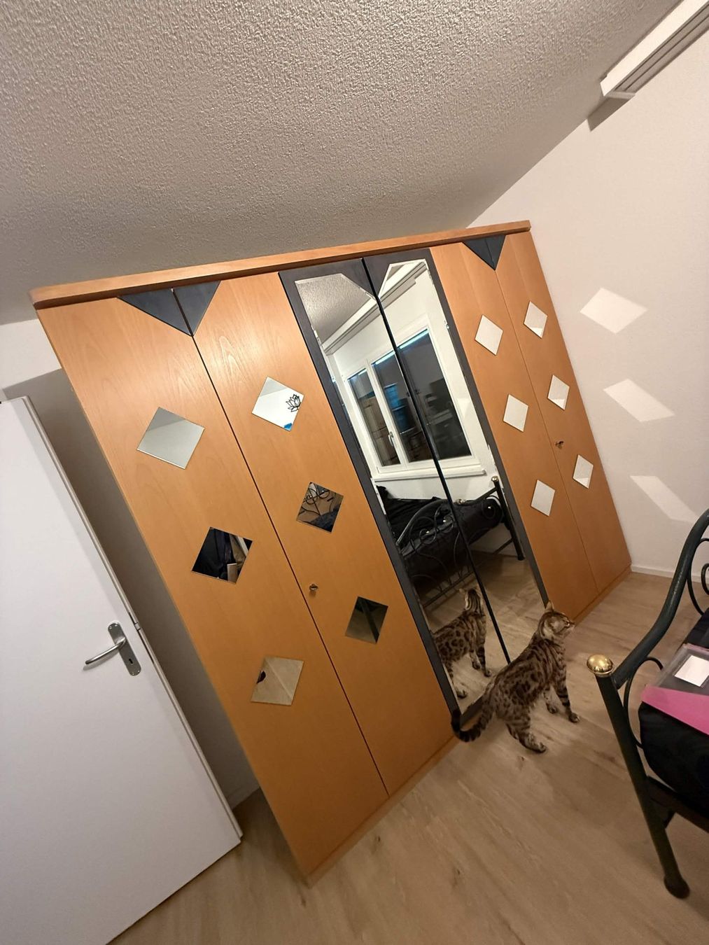 Armadi: Großer Kleiderschrank zu verschenken – Usato da Uzwil venduto da shi_9qs9