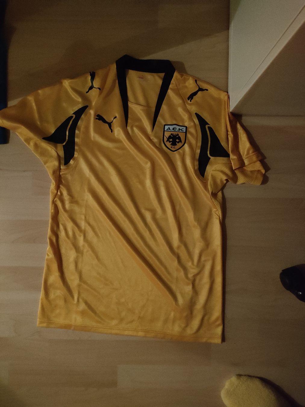 T-shirt: AEK Athen Shirt – Nuovo (secondo la descrizione) da Feusisberg venduto da Whitefir