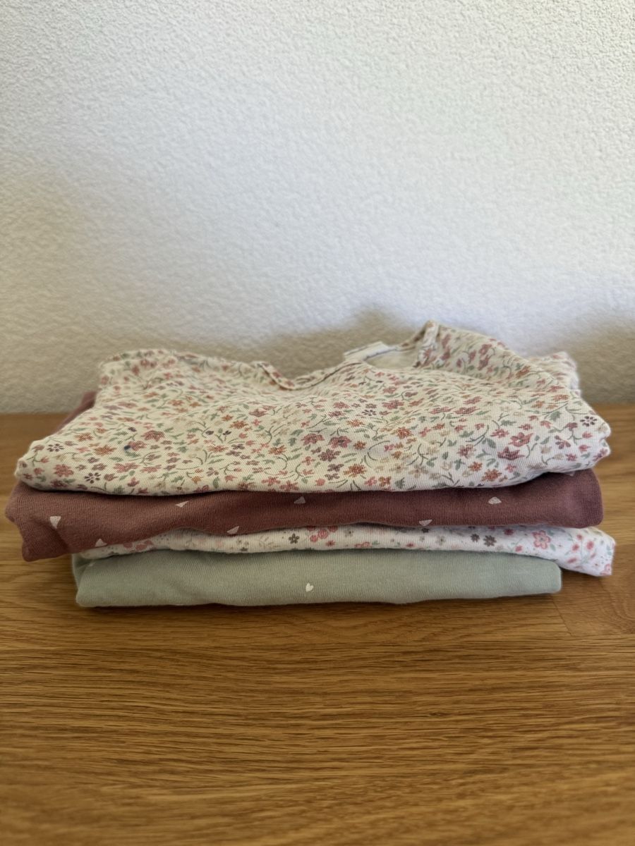 Lotti & Set di vestiti: Langarmshirts Mädchen Grösse 74, 4 Stück – Usato da Oltingen venduto da Funnyface 1
