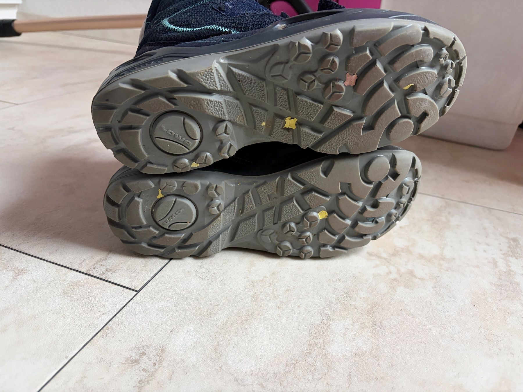 Lowa Scarpe per ragazze: Lowa Junior Winterschueh grösse 40 – Usato da Schlossrued venduto da Spurti 1