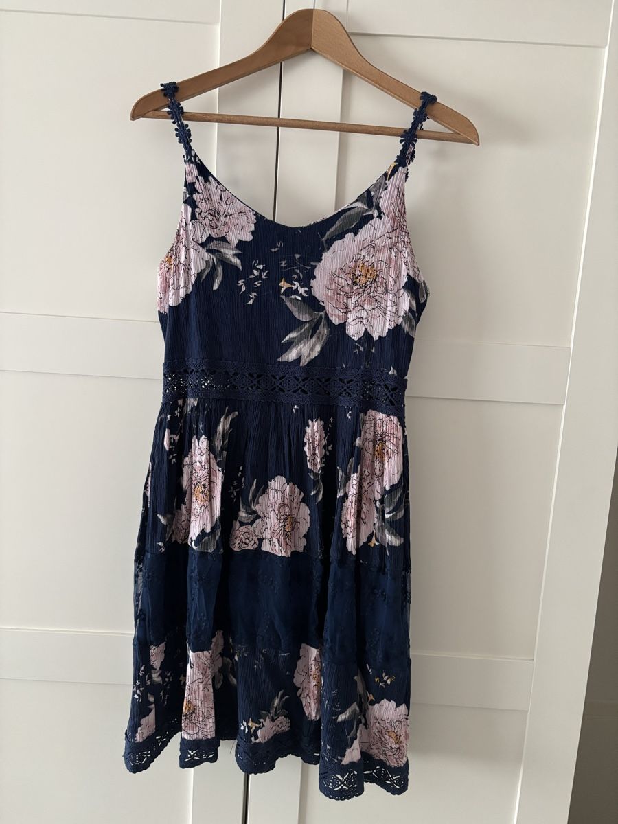 Kleider: Blumenkleid, Grösse M – Gebraucht aus Egolzwil von ArianeP95