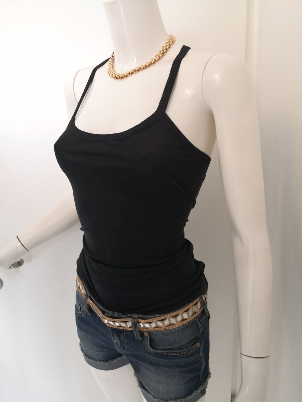 Mango Tops: 🤩MANGO TANK-TOP SCHWARZ GLÄNZEND – Gebraucht aus Olten von Naja-Twins-Twins 2
